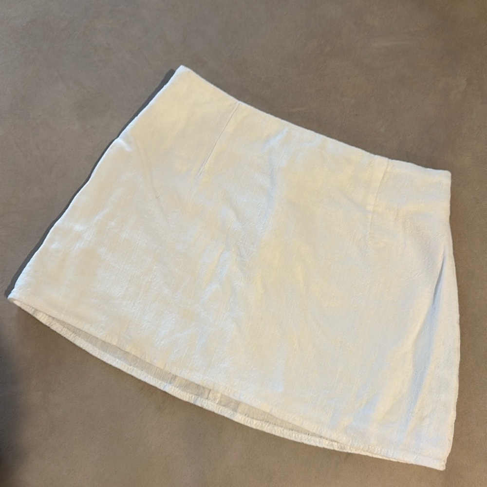 WHITE MINI SKIRT